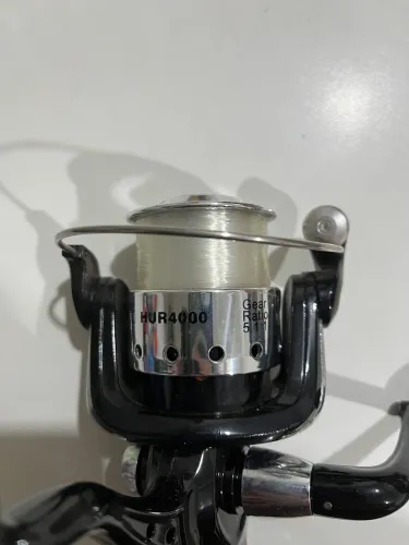 Molinete De Pesca HUR 4000 (Já Com Linha) - Novo