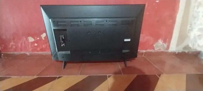 TV TCL 43" 43P755 4K (Tela Quebrada / Placa Perfeita) - Para Peças