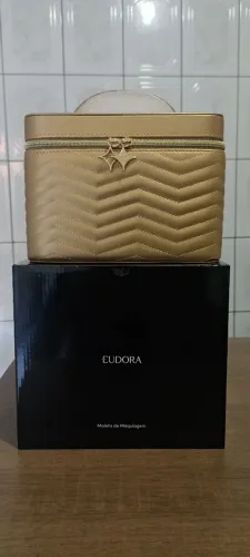 Maleta De Maquiagem Dourada Eudora