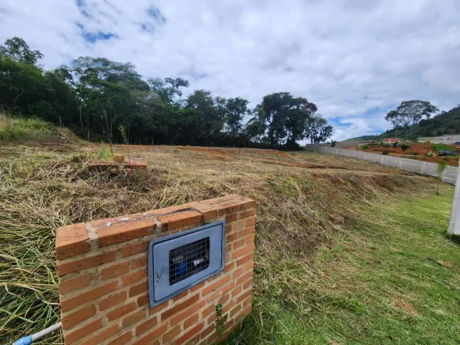 Terreno no Condomínio Colina do Sol em São Pedro