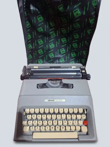 Vendo Máquina de escrever Olivetti