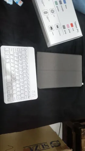 Vendo tablet 1 mês de uso, ótimo pra estudos, paguei 1300 tou pedindo 800
