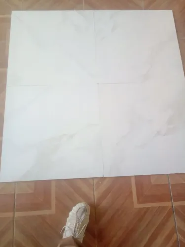 Porcelanato 0,60x0,60. 8 peças por 200 reais