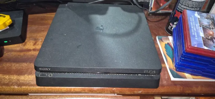 PlayStation 4 Slim 1TB.
