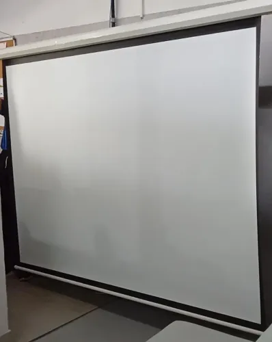 Tela de projeção Myniko retrátil elétrica 127V
