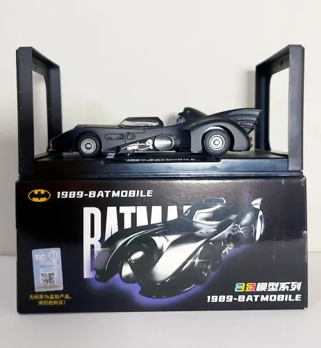 Batmóvel 1989 Batman Michel Keaton de metal 17cm