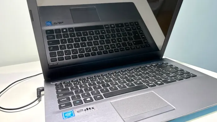 Notebook Positivo Stilo XR3500 - Ideal para uso fixo (Funciona na tomada)