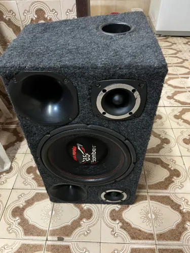 Caixa de Som com Subwoofer Bomber Bicho Papão+Aplif. Roadster Power One 