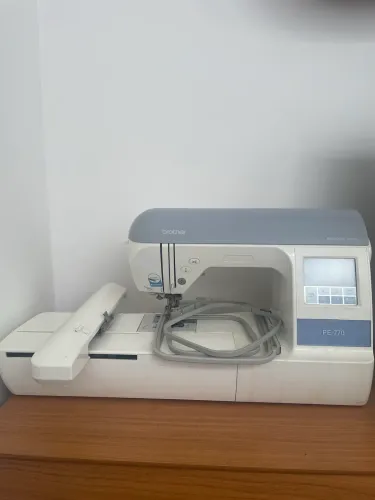 Máquina de bordar brother PE 770