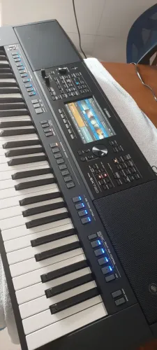 Teclado yamaha psr Sx-720 novo.