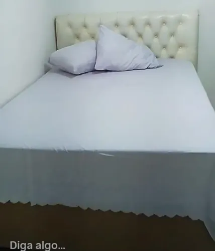 Cama casal semi nova, pouco uso com aproximadamente 1 ano e 4 meses de uso. R$:900,00