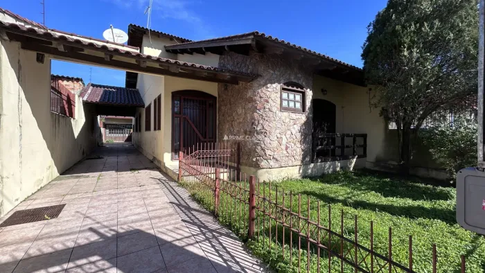 Casa 4 dormitório 1 suíte, 3 vagas cobertas, Residencial ou Comercial, Bairro Marechal Ron