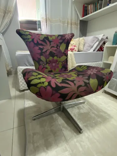 Cadeira decorativa giratória 