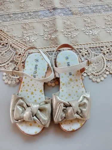 Sandália infantil dourada