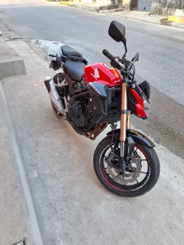 Vendo essa moto seme nova com poucas marcas de uso
