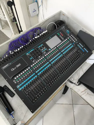 Mesa de Som Allen & Heath QU32