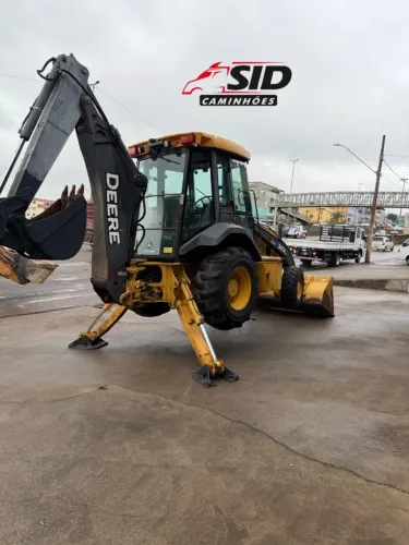 Retro escavadeira Jhon dere