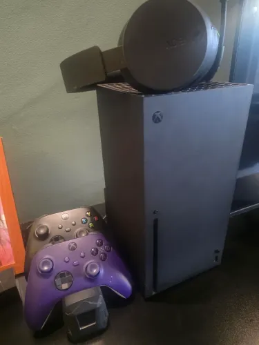 Xbox Series X 1TB + 2 Controles + Headset Sem Fio Xbox + Caixa Original (Impecável)