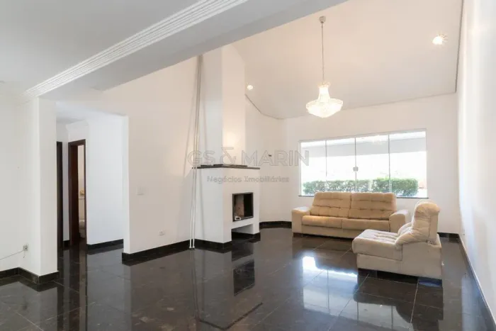 Casa à venda e para alugar no Condomínio Santana Residence