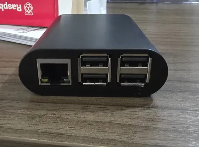 Raspberry Pi 3 Model B V1.2 com case e fonte