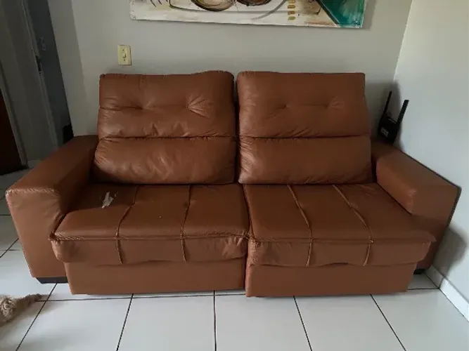 Sofá retrátil no courino 