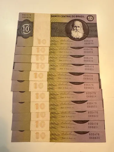 11 cédulas sequenciais de 10 Cruzeiros, mesma série e em sequência