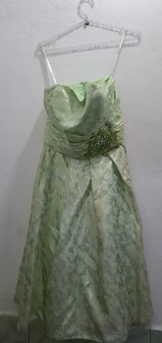 VESTIDO DE FESTA VERDE CLARO BRILHOSO