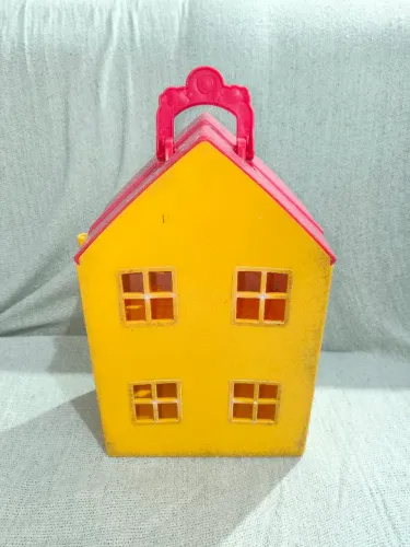 Casa da Peppa Pig com 7 personagens inclusos