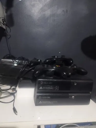 2 Xbox 360 mais 14 jogos mídia fisica 5 controles duas câmera sem hd , mais uma tv