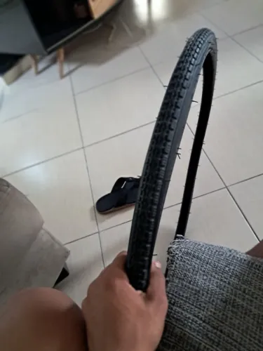 Pneu aro 26 medida 26x1 3/8 / 590. Novo / pouco uso. Serve em bikes antigas tipo Monark, C