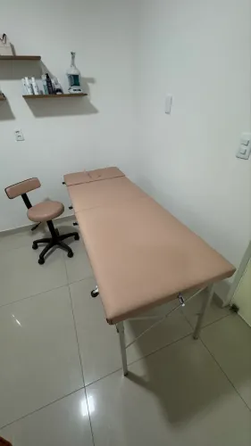 Maca portátil com cadeira mocho