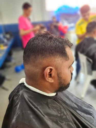 Corte de cabelo 15 reais