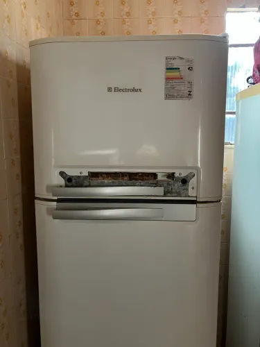 Geladeira com freezer Electrolux DF46 capacidade 402L - Branco
