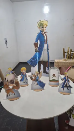 Vendo 7 display para decorações  em mdf Tema pequeno príncipe 