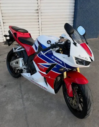 CBR 600RR 2014 SO 15 MIL KM
