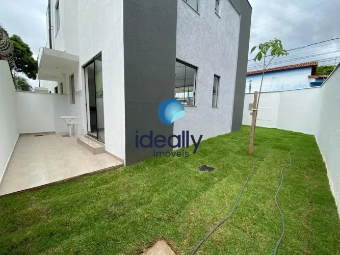 Casa Geminada Individual 3 Quartos à Venda - Suíte - 2 Vagas - 3 Banheiros - Candelária