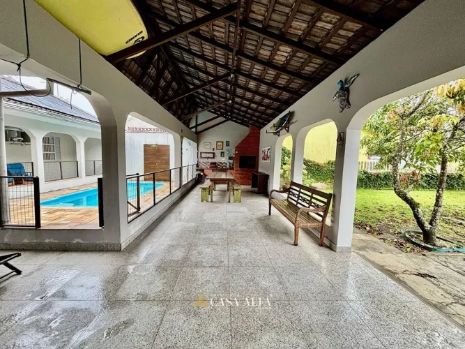Casa com piscina faixa mar Matinhos