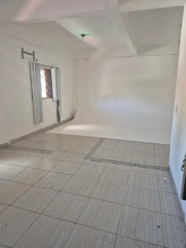 Aluga-se sala comercial