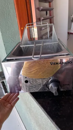 Fritadeira Venâncio nova