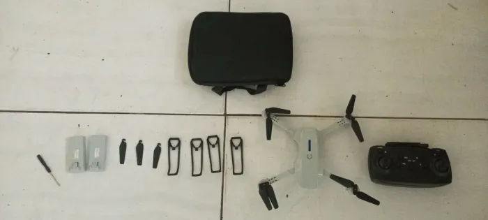Drone e88 com maletee duas baterias