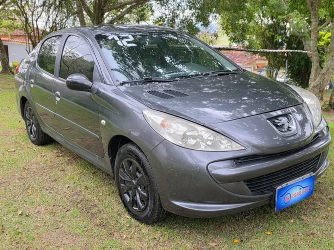 Peugeot 207 Sedan Passion XR 1.4 Flex 8V 4P 2012