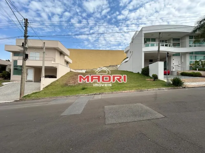 Terreno à venda no Condomínio Porto Seguro Village em Valinhos