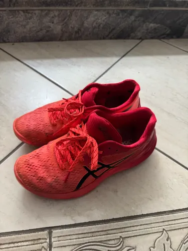 Tênis asics para voleibol tamanho 38