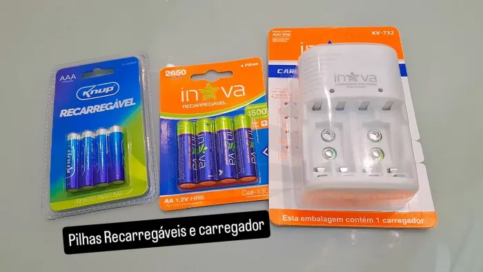 Pilhas recarregáveis e carregador 22,00 o par de pilha e 38,00 carregador 