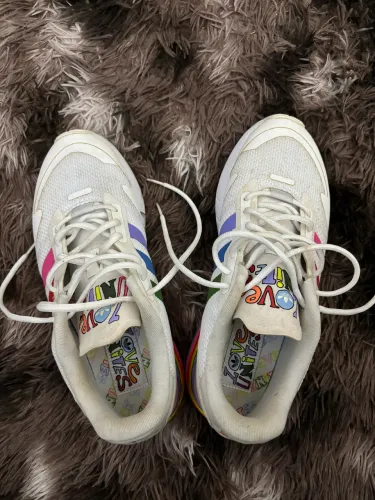 tenis adidas love unites