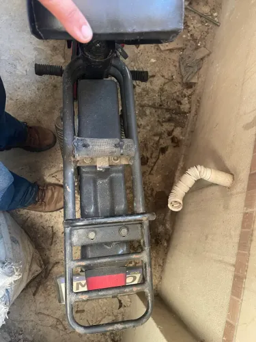 Vendo mobilete 50 cc parou funcionando mas não liguei mas 