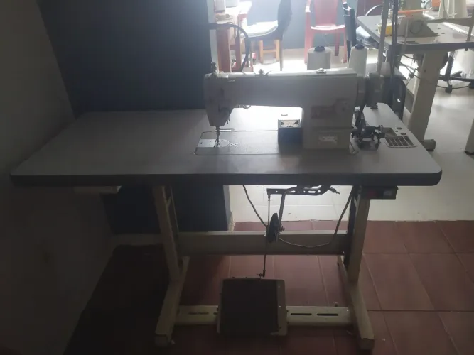 Vendo Máquina Reta Industrial Usada Funcionando Perfeitamente !!!