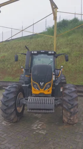 Trator Valtra 224 220cv ano 2024 apenas 706 horas trabalhadas