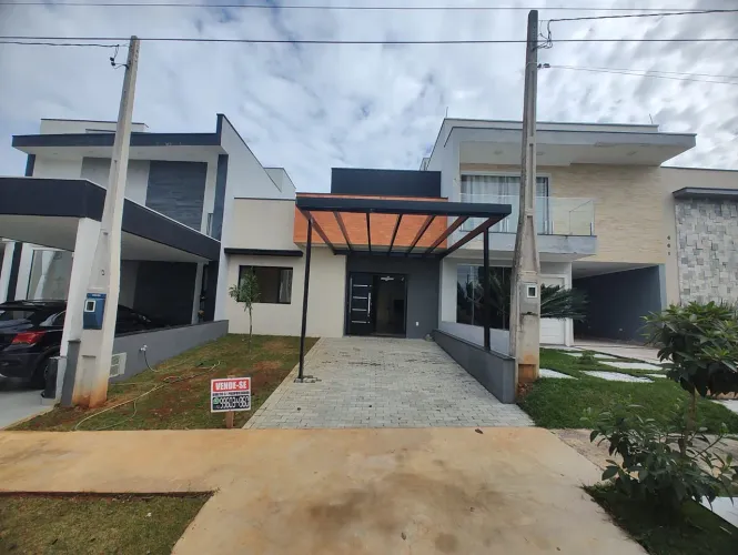 Casa nova em condomínio
