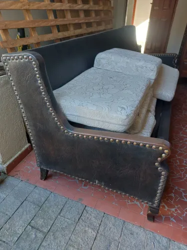 Para vender hoje ( Sofá Antigo )